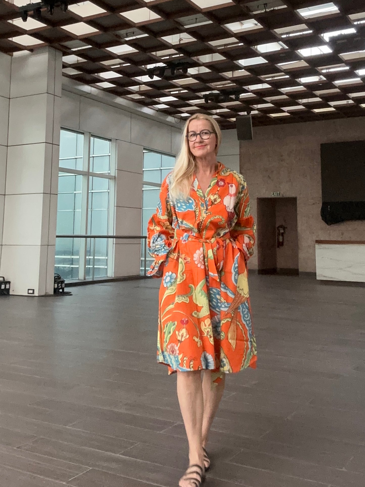 Exotisches Kleid von vorne