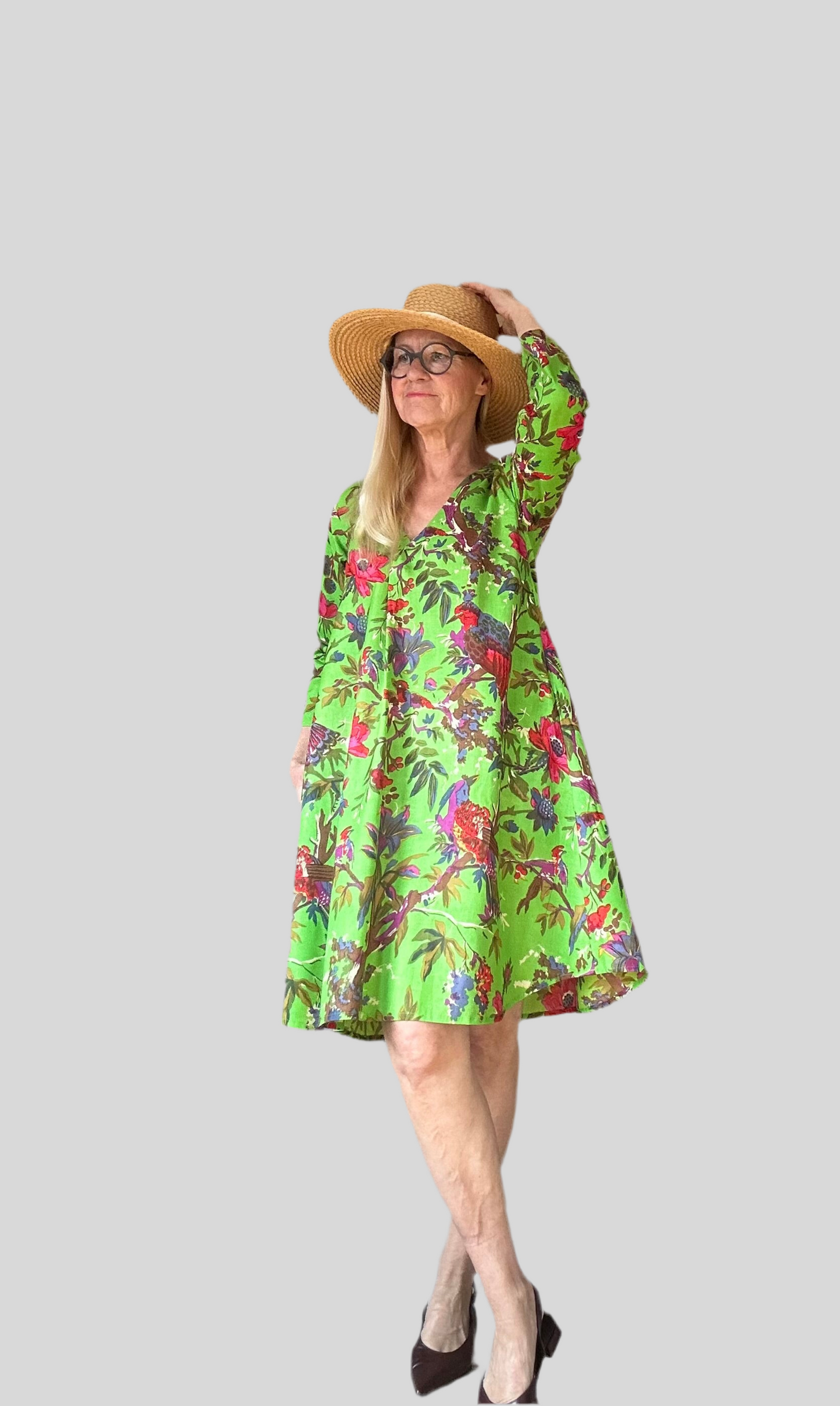 grünes Kleid von vorne