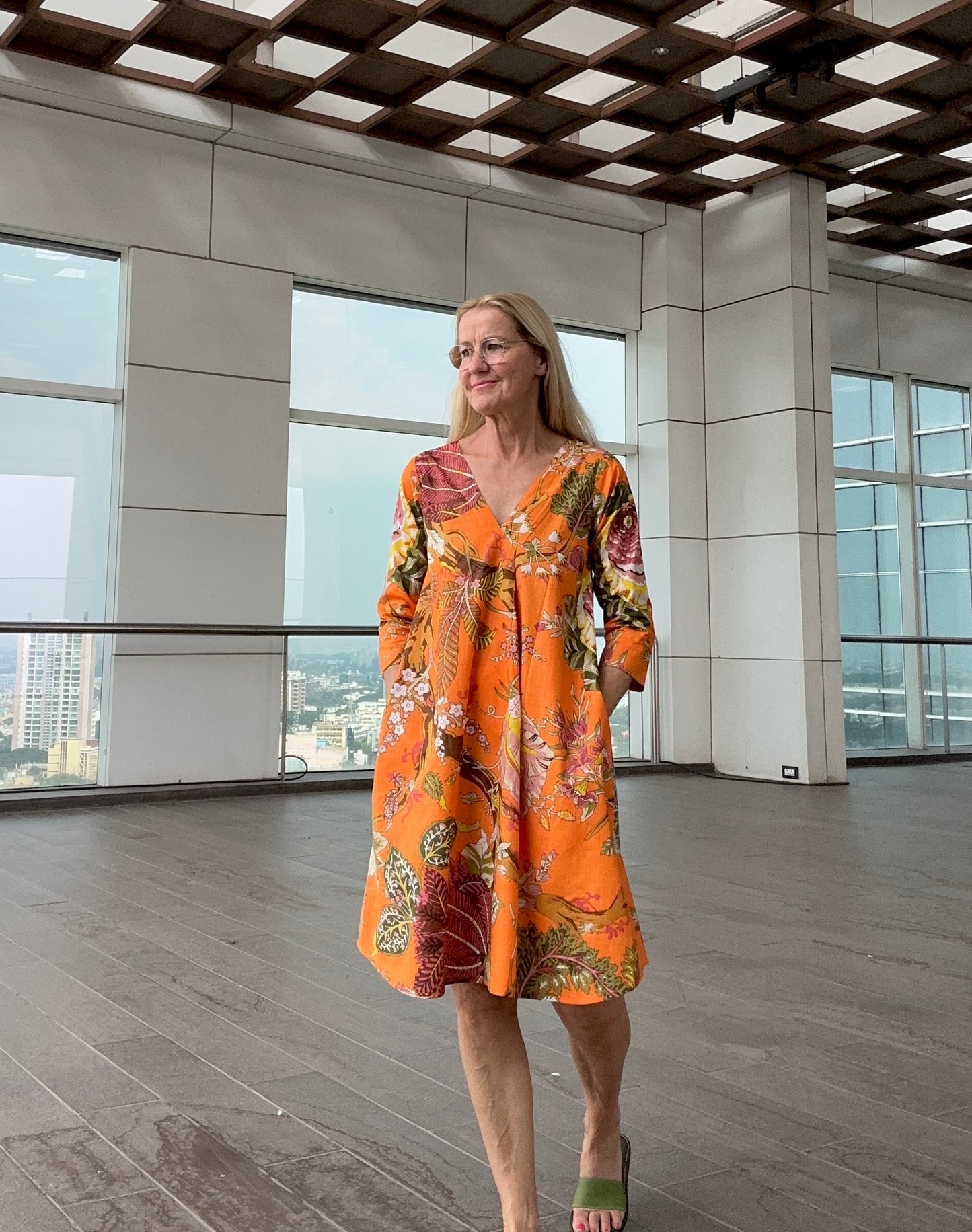 Exotisches Kleid von vorne