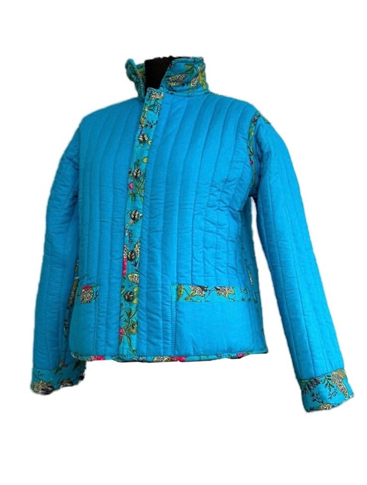 Steppjacke Blau gewendet von vorne