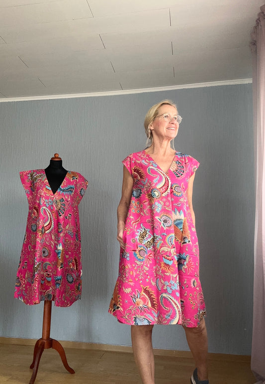 Rosa Kleid von vorne